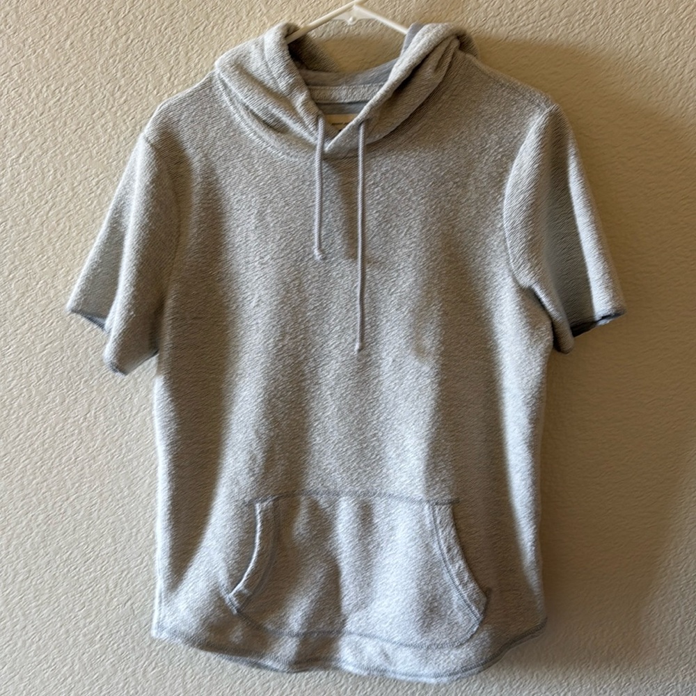 HOLLISTER SMALL SHORT SLEEVE HOODIE